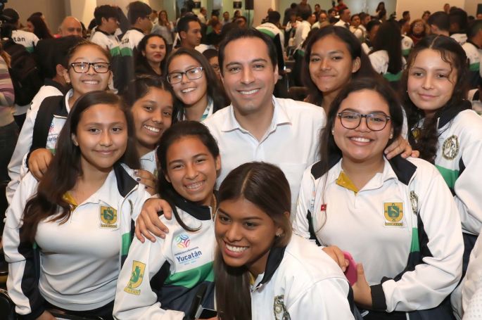 Actas de nacimiento serán gratuitas para trámites escolares, el decreto promovido por Mauricio entrará en vigor el 1 de enero de 2020