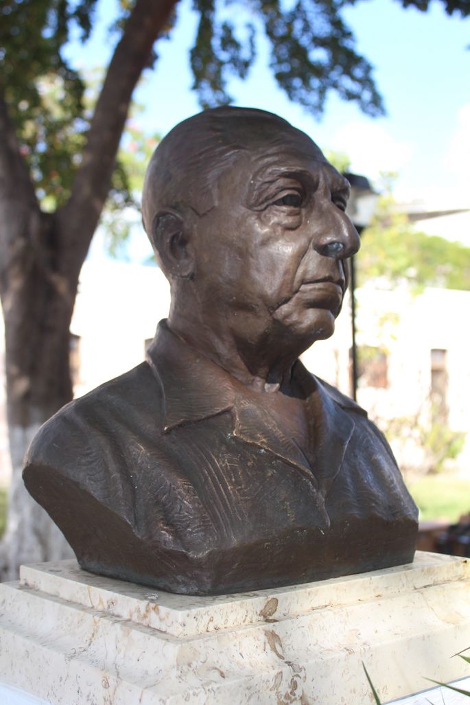 Se recuerdan aportaciones y pensamiento de Leopoldo Peniche Vallado  