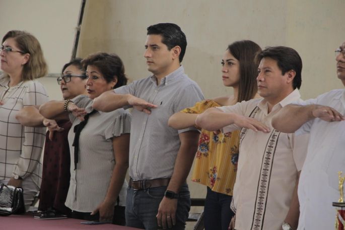 El alcalde Diego Ávila asiste a marcial concurso de escolta