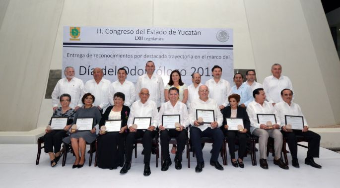 El Congreso del Estado, reconoce a destacados odontólogos