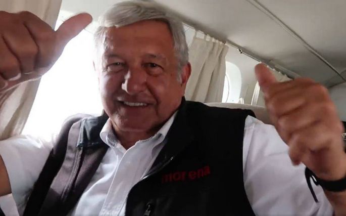 AMLO  pierde  vuelo y regresa por carretera a la CDMX, abuchean a alcaldesa  panista