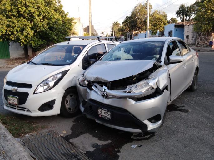 Distraído conductor causa fuerte choque en la Madero