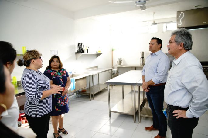 Renán Barrera Concha entrega obras de ampliación y mejoramiento del refugio para mujeres víctimas de violencia