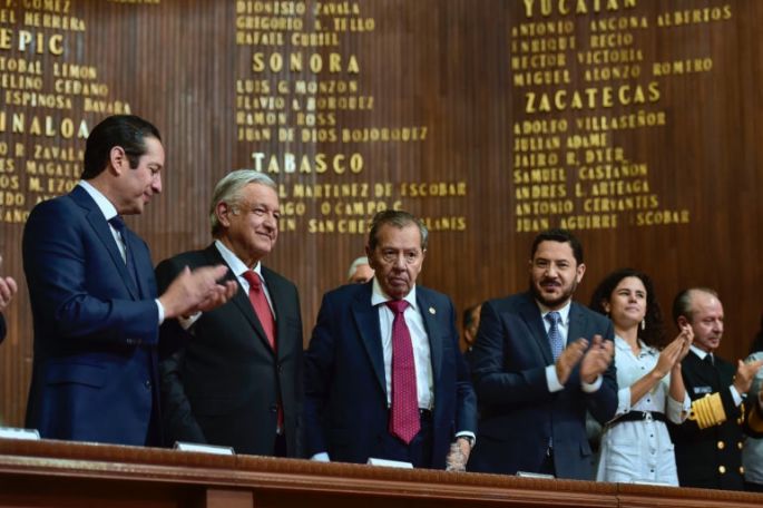 "No es viable crear una nueva Constitución pronto": AMLO