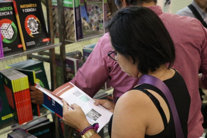 Visitantes locales, nacionales y extranjeros abarrotan el último día de la FILEY