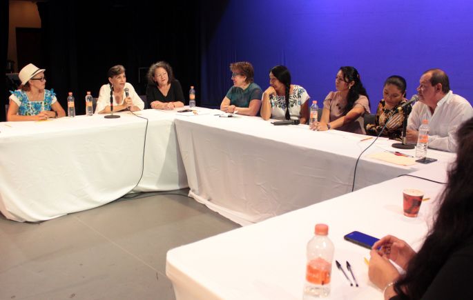Perspectivas del teatro de los municipios se intercambian en mesa de diálogo   