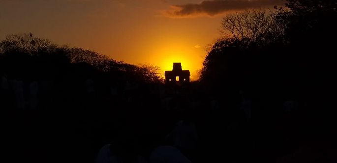 Un nuevo solsticio, una nueva promesa de vida en Dzibilchaltún