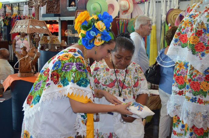 Artesanos yucatecos, presentes en la primera muestra Expo TlaquepArte
