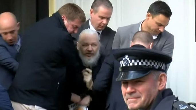 Arrestan al fundador de WikiLeaks, Julian Assange