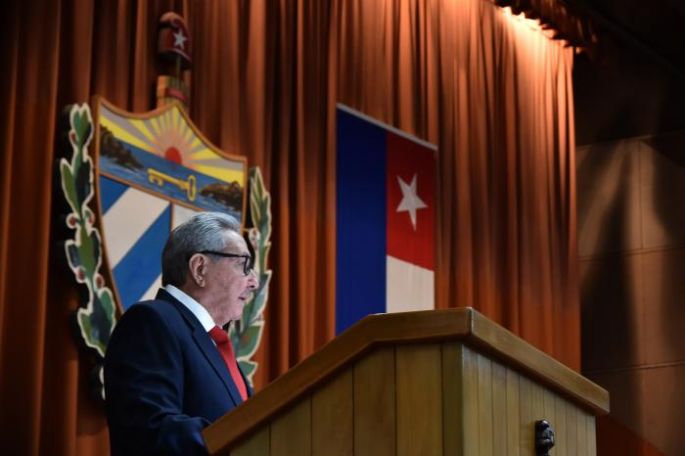 Raúl Castro pide a los cubanos prepararse para tiempos económicos difíciles