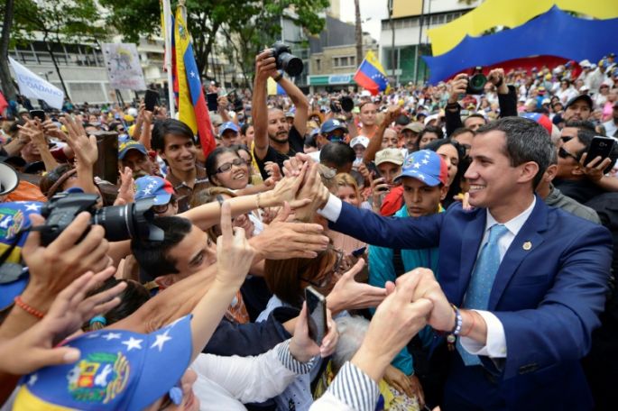 Guaidó convoca a la marcha "más grande de la historia" en Venezuela contra Maduro
