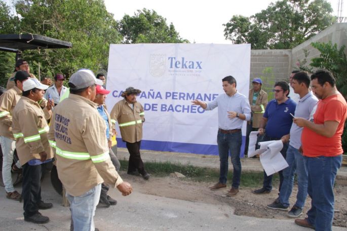 El alcalde Diego Ávila pone en marcha importante campaña de bacheo, para un mejor Tekax