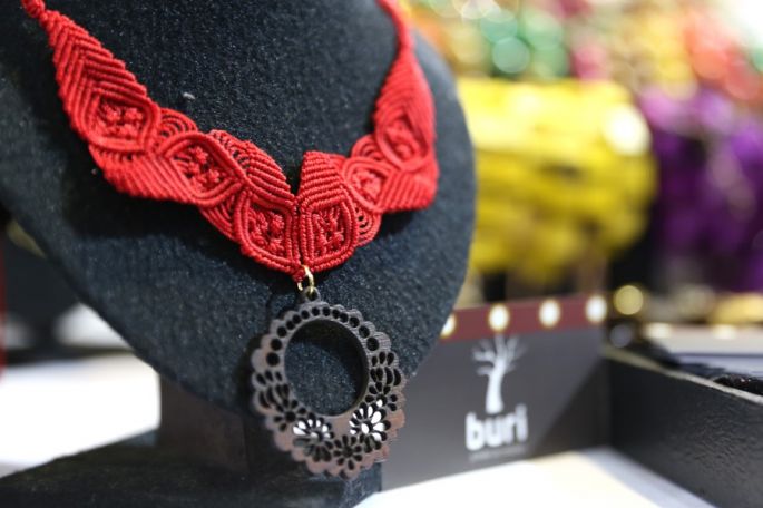 Artesanos yucatecos crean desde aretes hasta el interior de un Volkswagen en madera, lo presumen en la Semana de Yucatán en México
