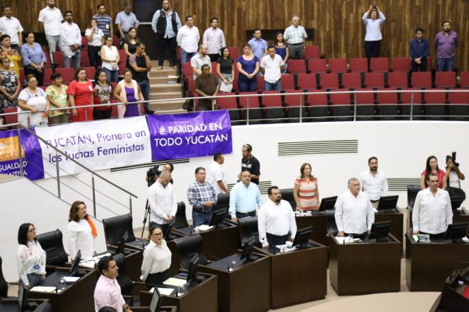 Aprueban por unanimidad paridad de género en cargos públicos