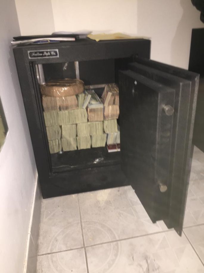 Decomisan drogas, armas y dinero en Jalisco