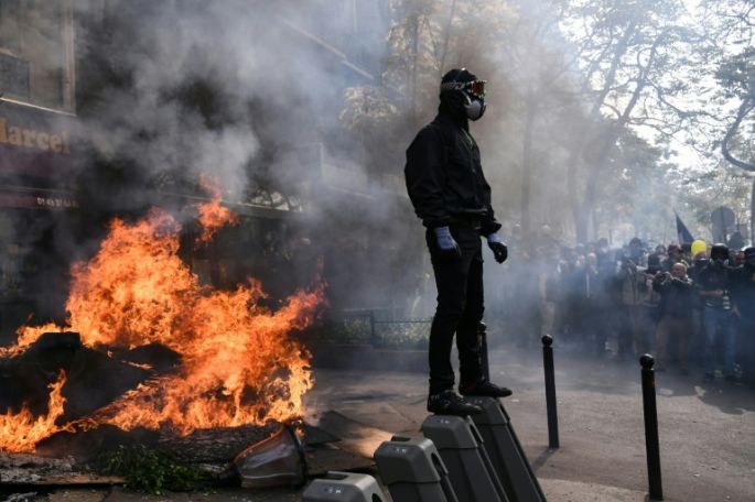 Decenas de miles de manifestantes e incidentes esporádicos en París durante 1 de mayo