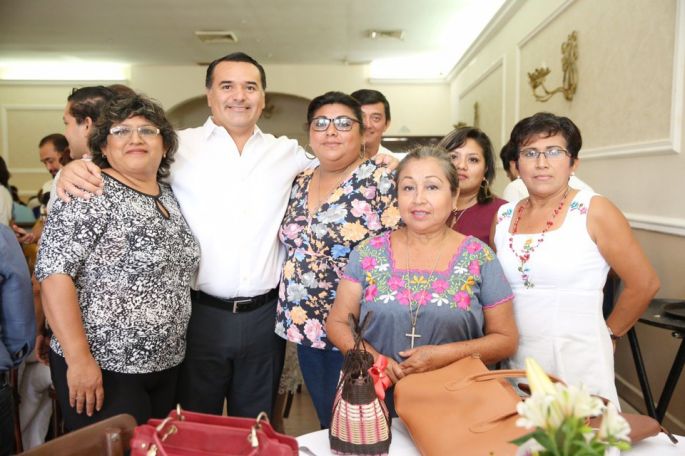 El Ayuntamiento de Mérida festeja a Maestros encargados de academias, cursos y talleres municipales