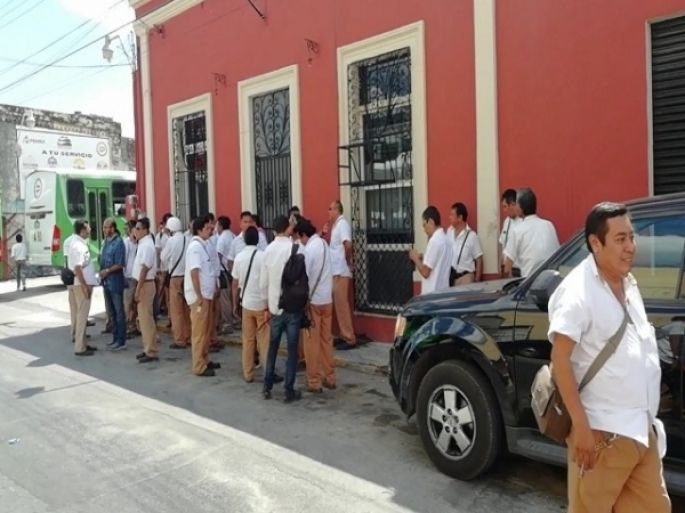 Paro de camiones de la Alianza afectan a unas 100 mil personas del sur de la ciudad