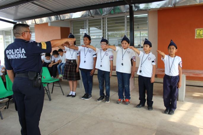 La Policía Municipal de Mérida tomó protesta a 360 vigilantes escolares