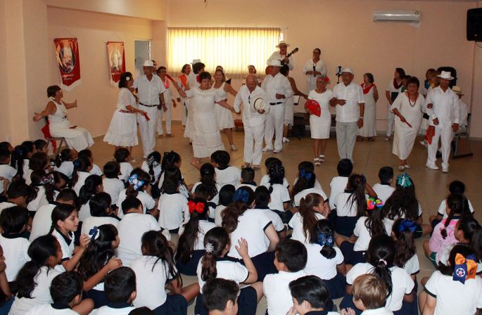 Estudiantes de primaria conocen herencia artística de Guty Cárdenas