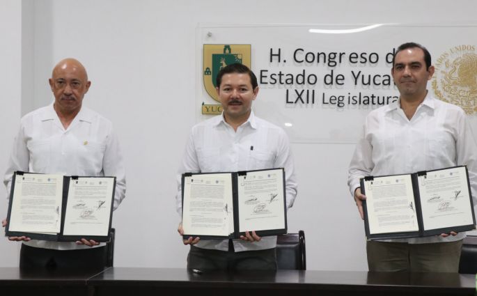 Signan convenio UADY y el Congreso del Estado    