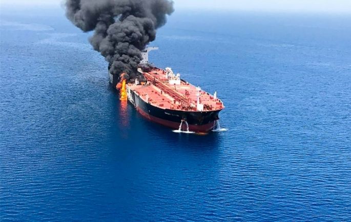 Trump asegura que ataques a dos petroleros en el Golfo llevan la "firma" de Irán