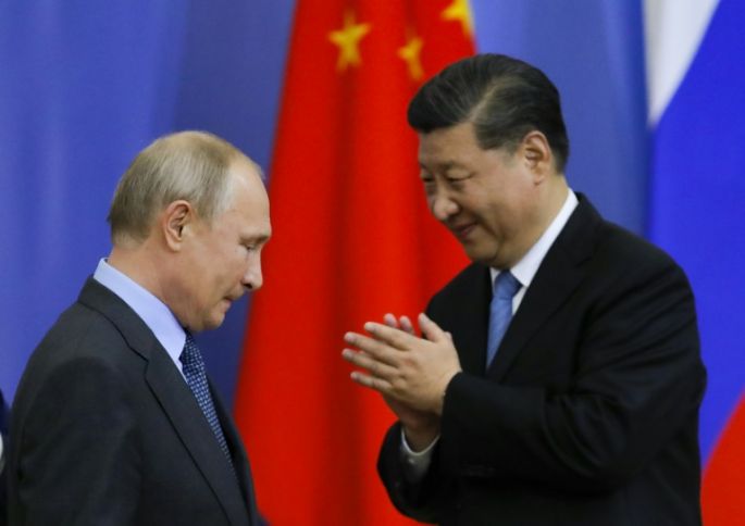 Putin y Xi critican dominio estadounidense en Foro económico de San Petersburgo