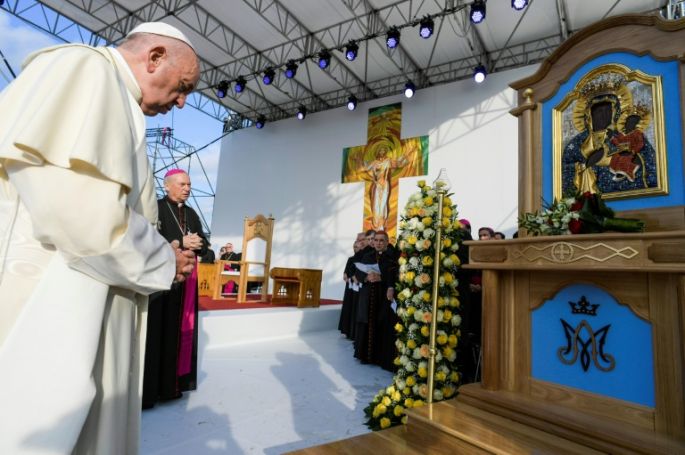 El papa "pide perdón" a los gitanos víctimas de discriminaciones