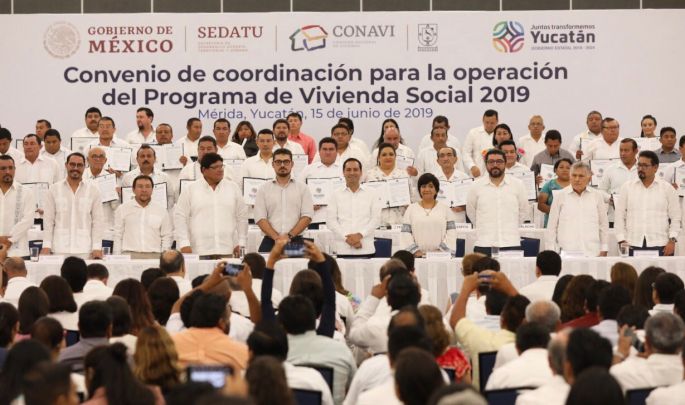En forma tripartita, destinarán 900 millones para abatir la pobreza en vivienda
