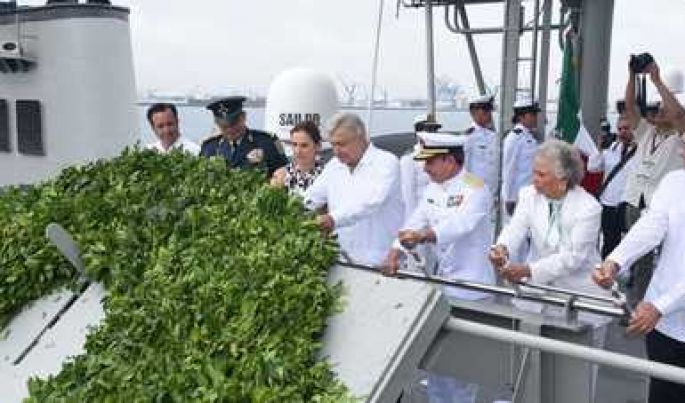 Encabeza AMLO la Ceremonia del “Día de la Marina Nacional”, en el Puerto de Veracruz