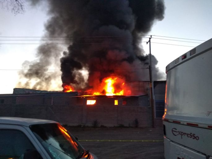 Se incendia fabrica de uniformes en Aguascalientes, reportan 15 millones de daños 