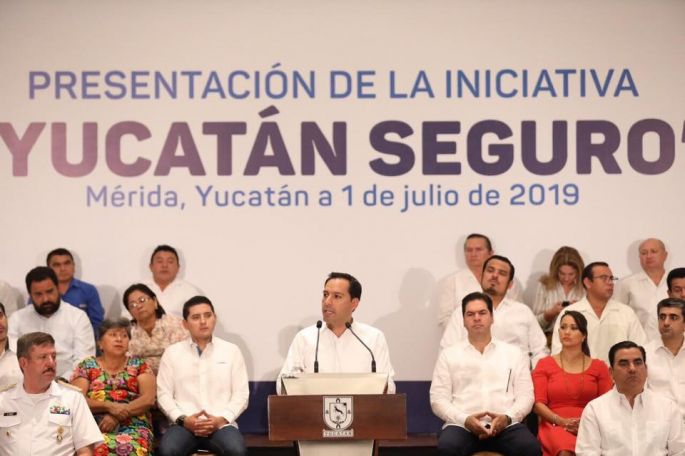 El multimillonario crédito del gobernador viajero Mauricio Vila, un botón de pánico para los yucatecos