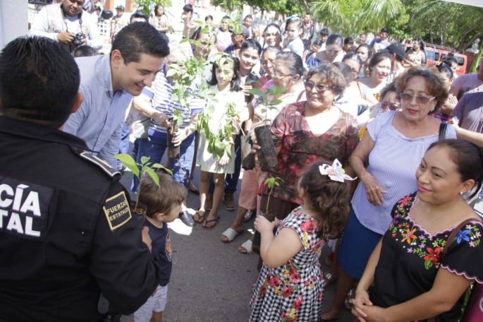 Encabeza el alcalde, Diego Ávila, la reforestación de Tekax
