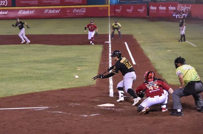 Con una paliza, los Piratas se adelantan en el Clásico Peninsular