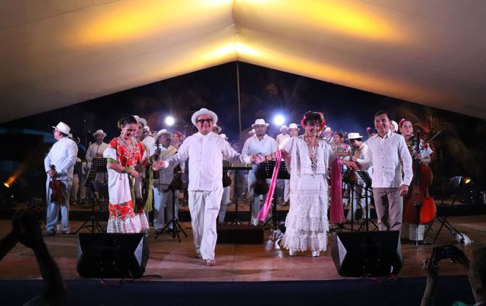 Con trova yucateca se clausura Festival del Coco