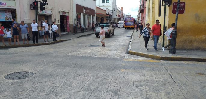 El centro histórico de Mérida se queda sin ambulantes; la policia municipal hace una limpia 
