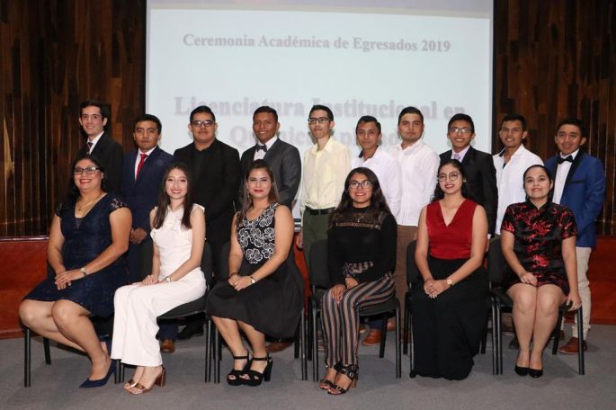 Egresa primera generación en Licenciatura Institucional en Química Aplicada