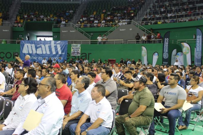 Actualizan a docentes de Educación Física