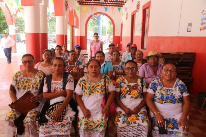 El DIF estatal entrega lentes a 548 personas en situación vulnerable, de 15 municipios