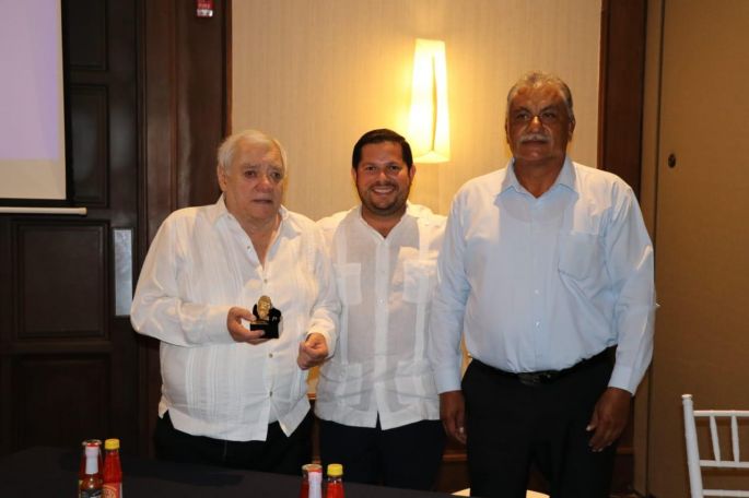 Otorgan la medalla al “Mérito Chilero Nacional” al señor Armando Palma Peniche