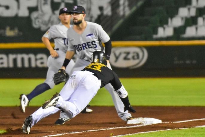 Ruge primero Leones, supera 5-2 a Tigres de Quintana Roo 