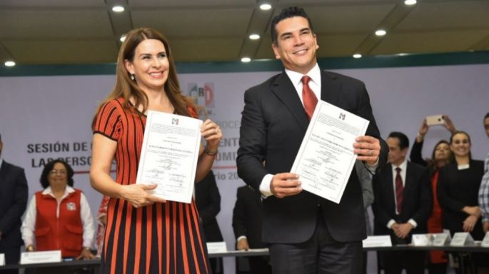Alejandro Moreno recibe su constancia como Presidente Nacional del PRI