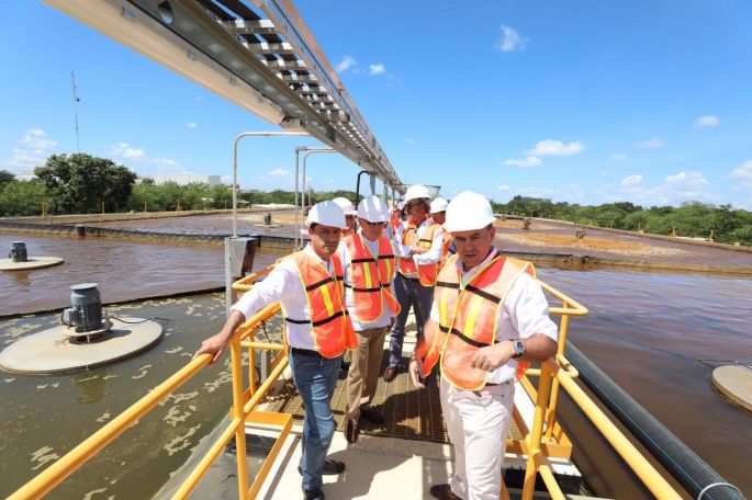 Mauricio Vila se pasea en planta de Kekén; visitó “Sahé”
