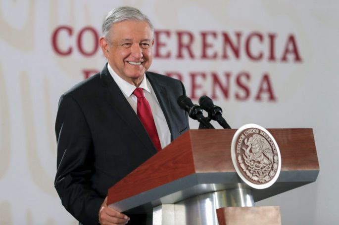 AMLO y su esposa son socios de 26 empresas en Veracruz, ni él lo sabía