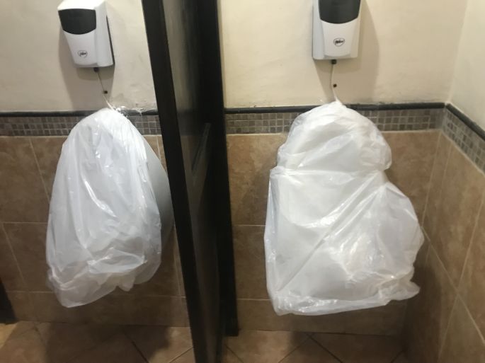 Turistas denuncian "baños asquerosos" del Bisquets Obregón Centro