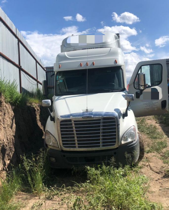 Recuperan tráiler que fue robado con mercancía valuada en más de un millón de dólares