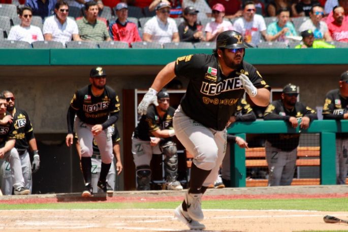 Leones da el grito en el averno para vencer 14-4 a Diablos Rojos
