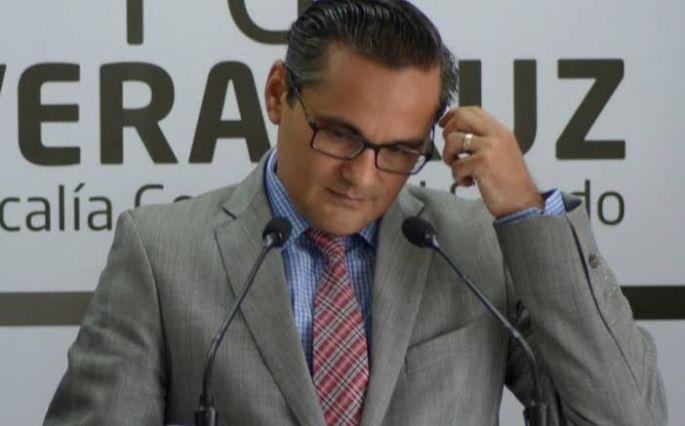 El Congreso de Veracruz suspende temporalmente al Fiscal Jorge Winckler Ortiz