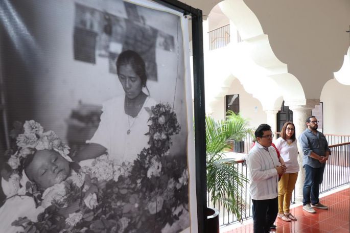 Rituales de muerte en exposición fotográfica; presentan colección de la Fototeca Pedro Guerra