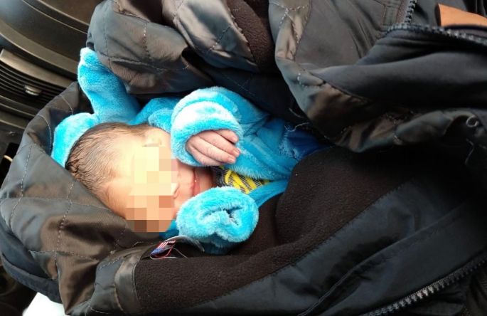 Dejan abandonado a recién nacido en una caja; la madre pide perdón en una carta
